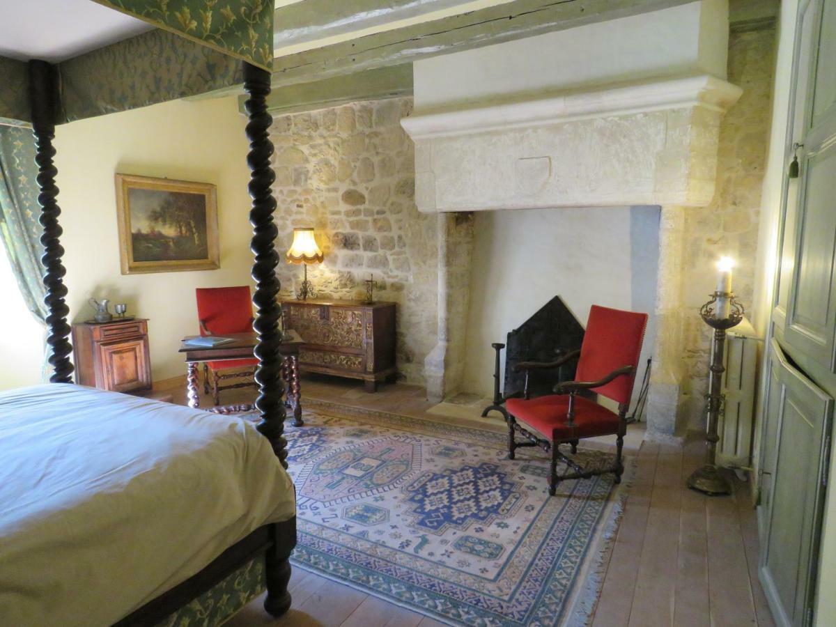 Chateau De Gaubert Bed & Breakfast Terrasson Bagian luar foto