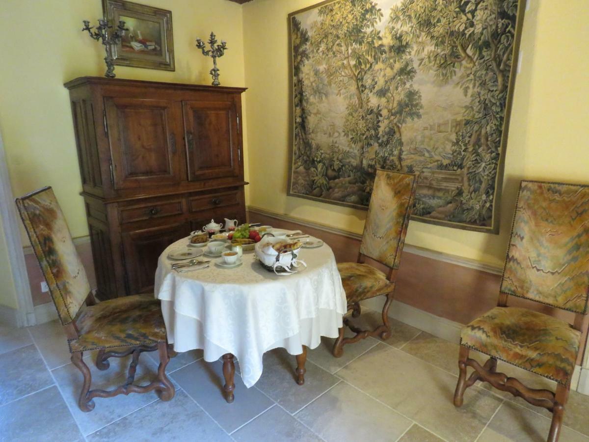 Chateau De Gaubert Bed & Breakfast Terrasson Bagian luar foto